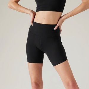 Athleta Salutation Stash 7" Short | Excellent condition
